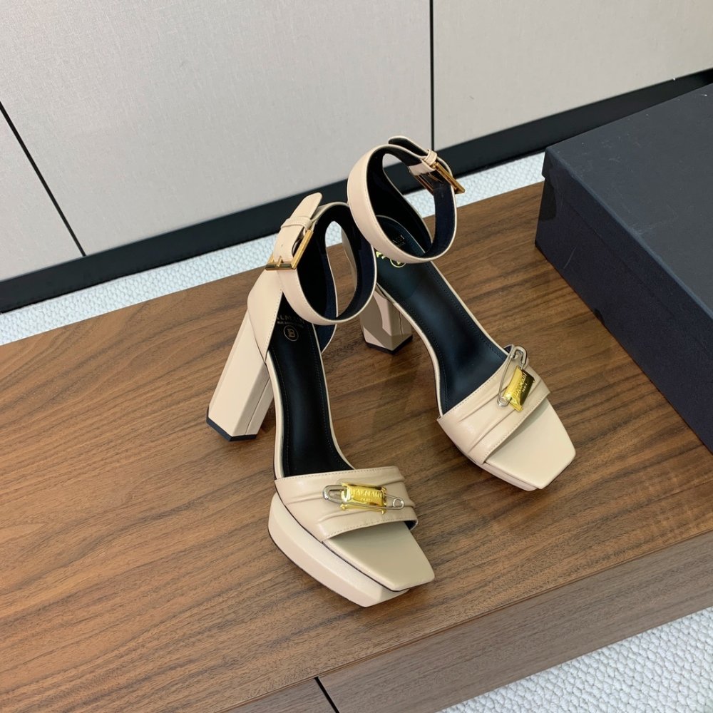 Босоножки фото 4