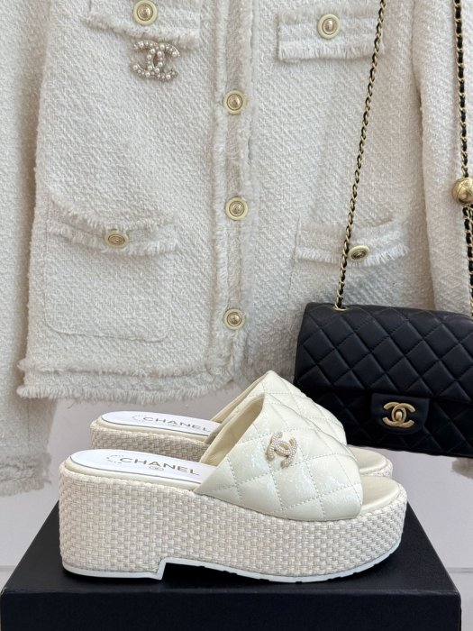 Шлепанцы женские