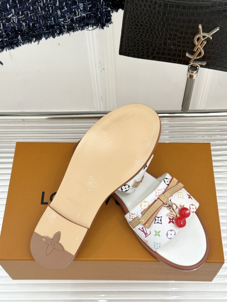 Шлепанцы женские фото 9