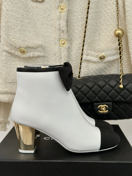 Ankle boots