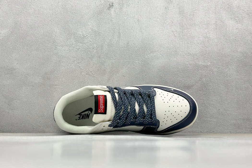 Кроссовки Nike SB Dunk Low x Supreme фото 3