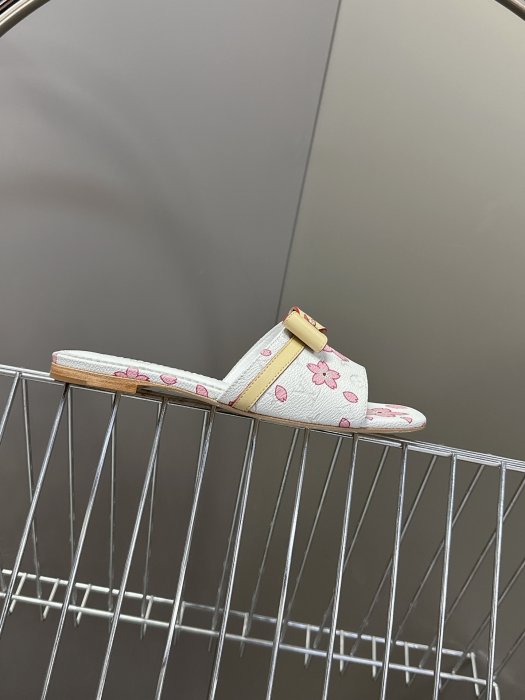 Шлепанцы фото 5