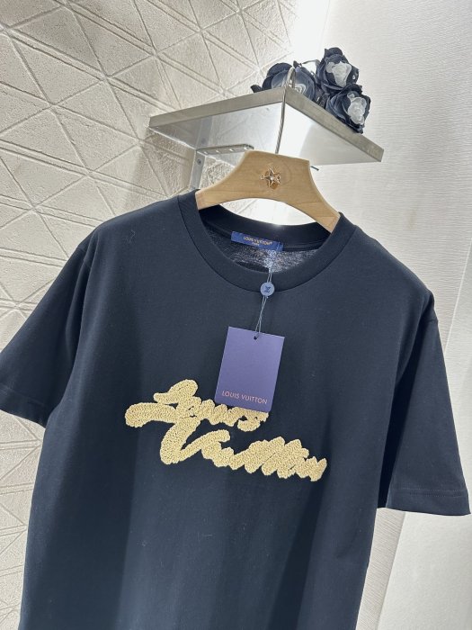 T-shirt women's фото 3