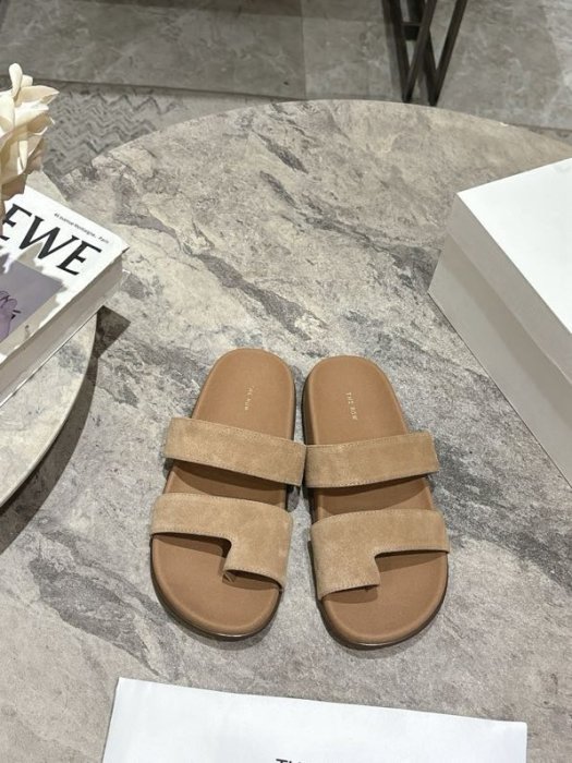 Шлепанцы женские фото 4