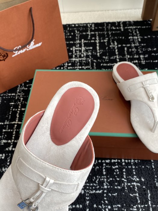 Шлепанцы фото 8