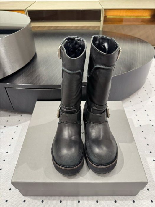 Boots women's leather фото 2