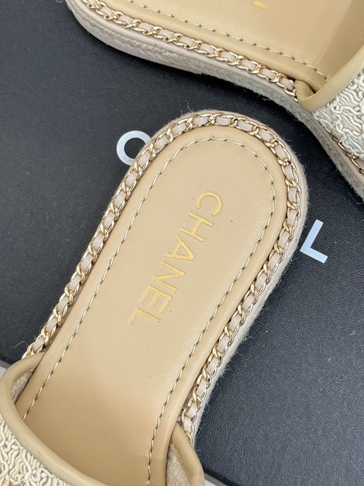 Шлепанцы женские фото 8