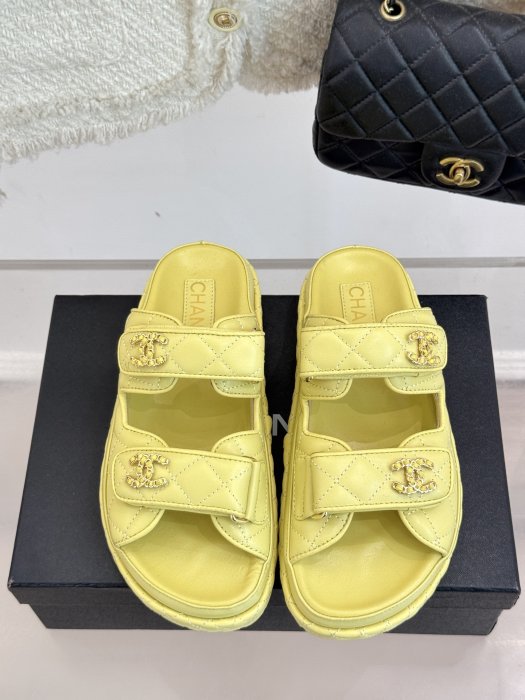 Шлепанцы женские фото 4