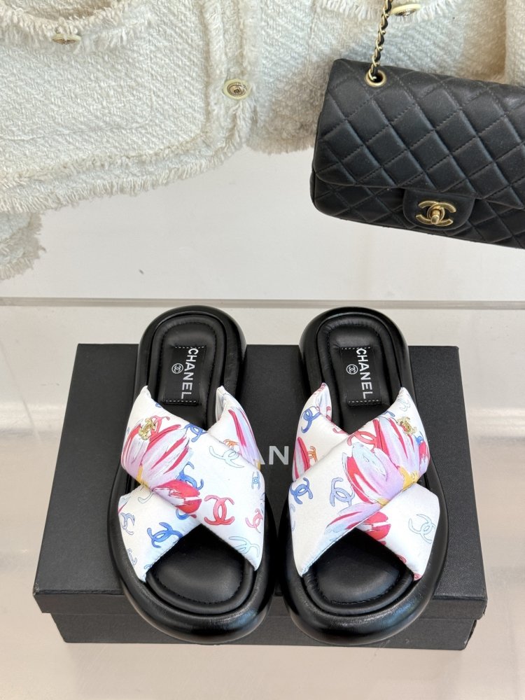 Шльопанці жіночі фото 4