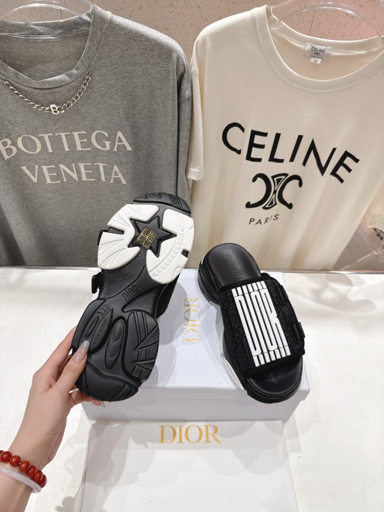 Шлепанцы женские фото 9