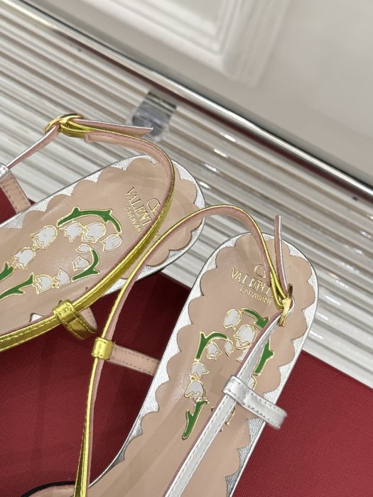 Sandals фото 8