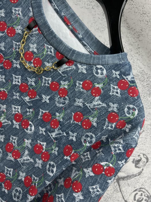 Футболка жіноча фото 6