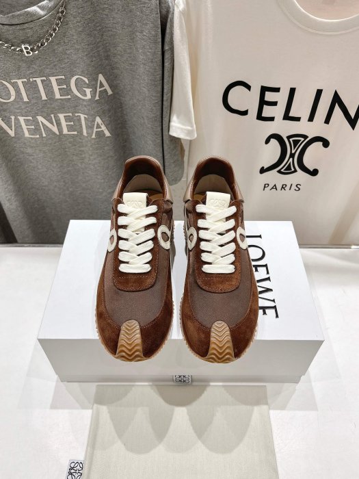 Кроссовки женские