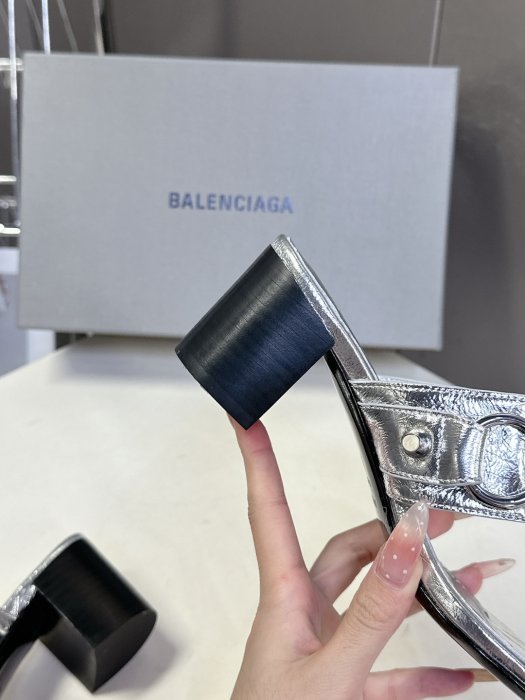 Босоножки фото 8