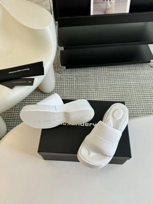 Босоножки фото 6