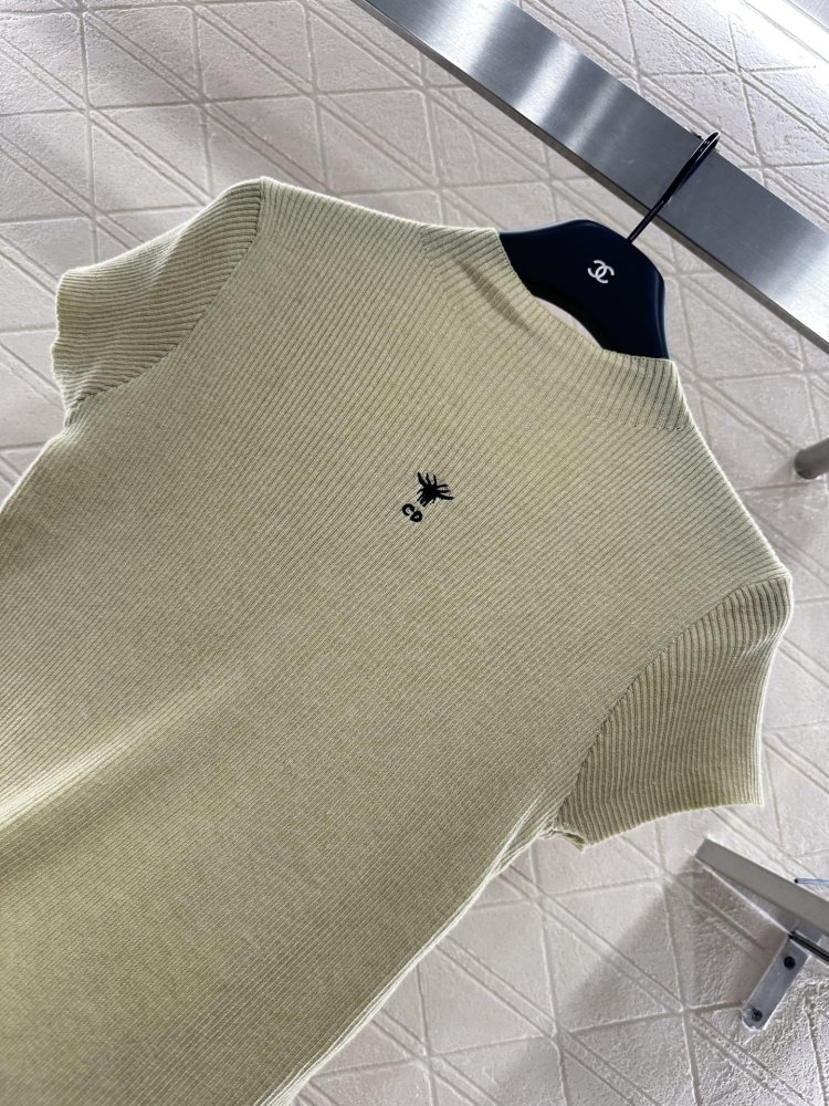 Футболка жіноча фото 8