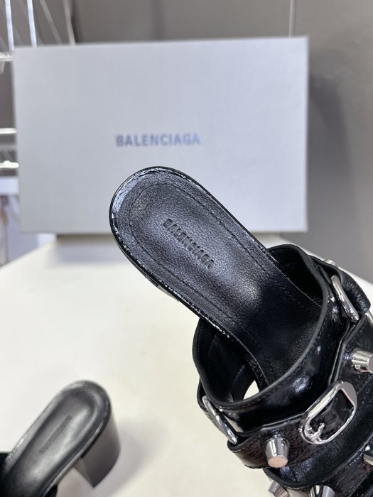 Босоножки фото 7