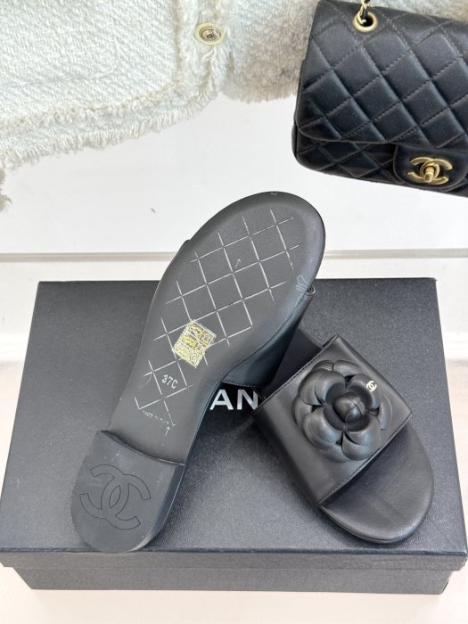 Шлепанцы фото 9