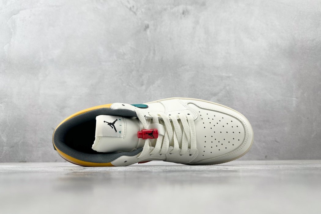 Кроссовки Air Jordan 1 LOW PREMIUM фото 3