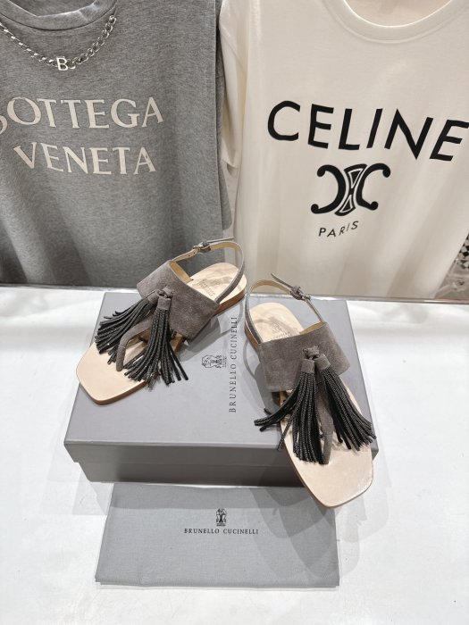 Сандалии женские фото 2