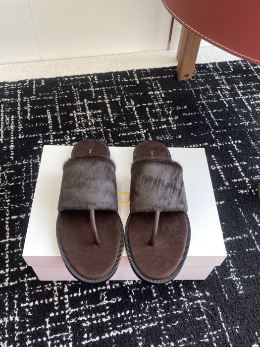 Шлепанцы женские