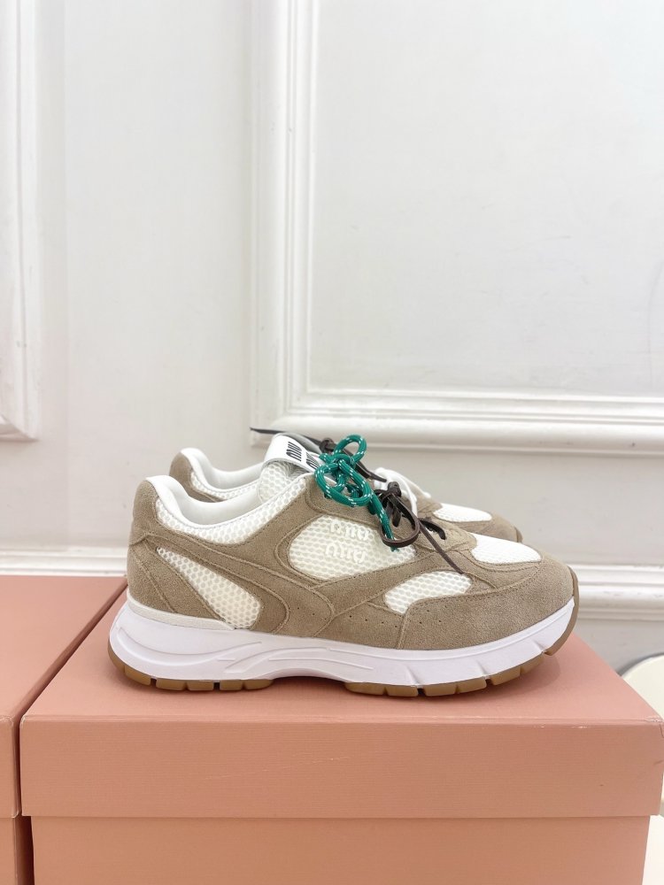 Кроссовки женские фото 2