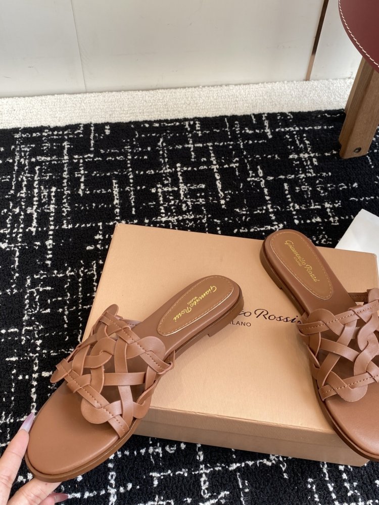 Шльопанці жіночі фото 7