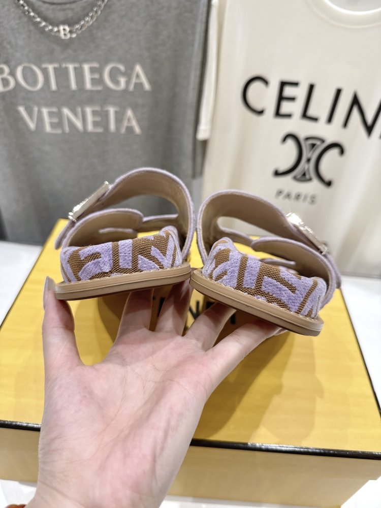 Шлепанцы женские фото 8