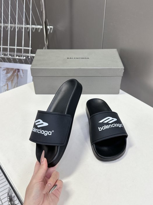 Шлепанцы фото 4