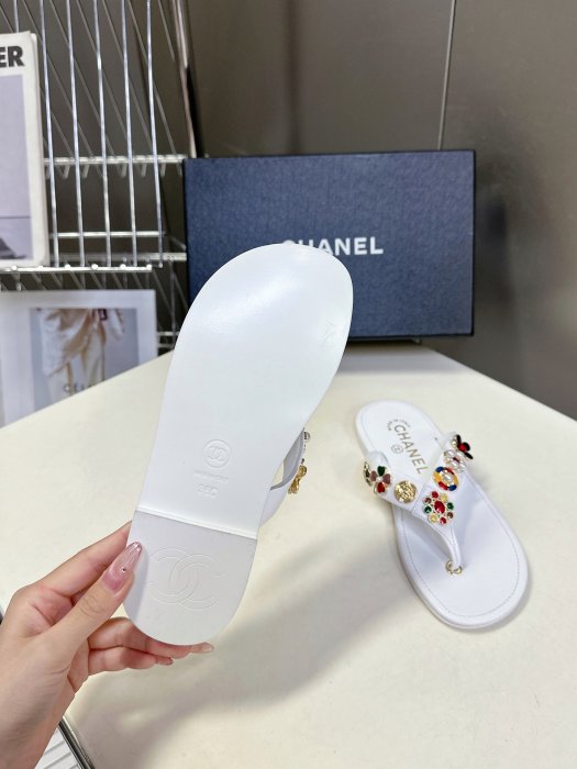 Шлепанцы женские фото 9