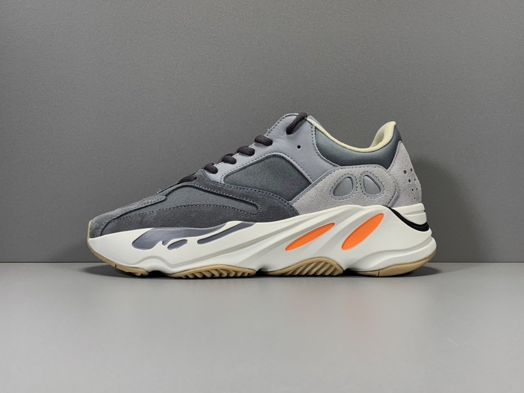 Sneakers YEEZY 700 BOOST MAGNET