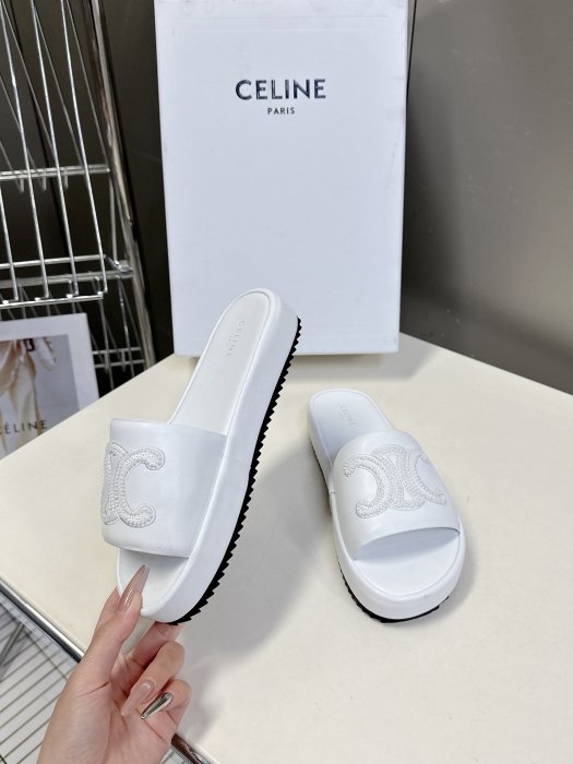 Шлепанцы женские фото 4