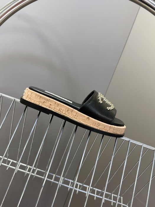 Шлепанцы женские фото 5