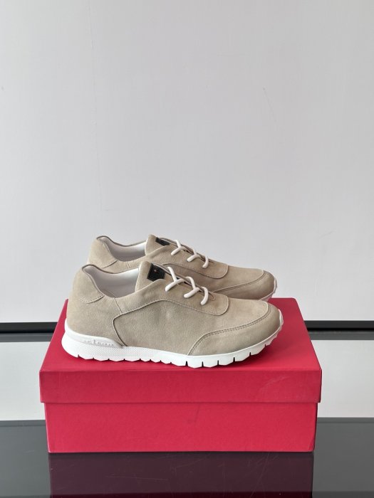 Кросівки чоловічі