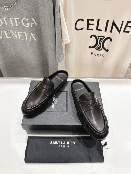 Лоферы кожаные женские фото 2