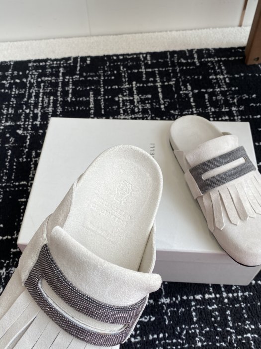 Шлепанцы фото 8