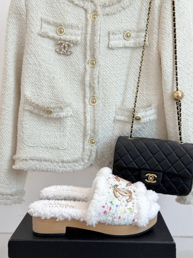 Шлепанцы женские