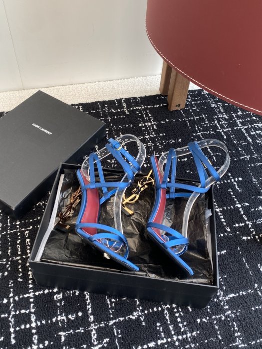 Босоножки фото 3