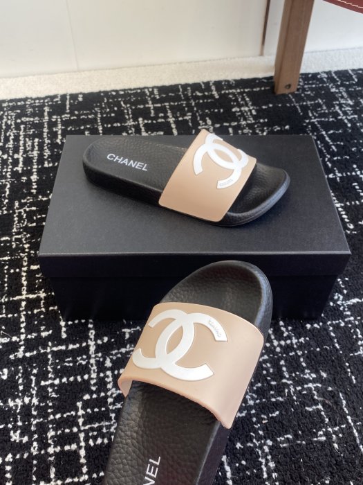 Шлепанцы женские фото 6