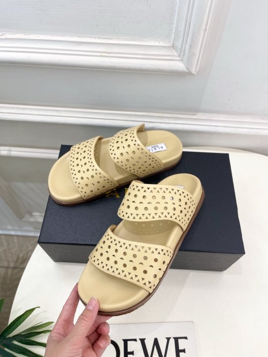 Шлепанцы женские фото 3