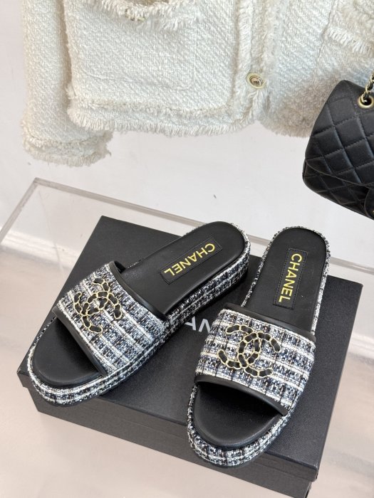 Шлепанцы женские фото 2