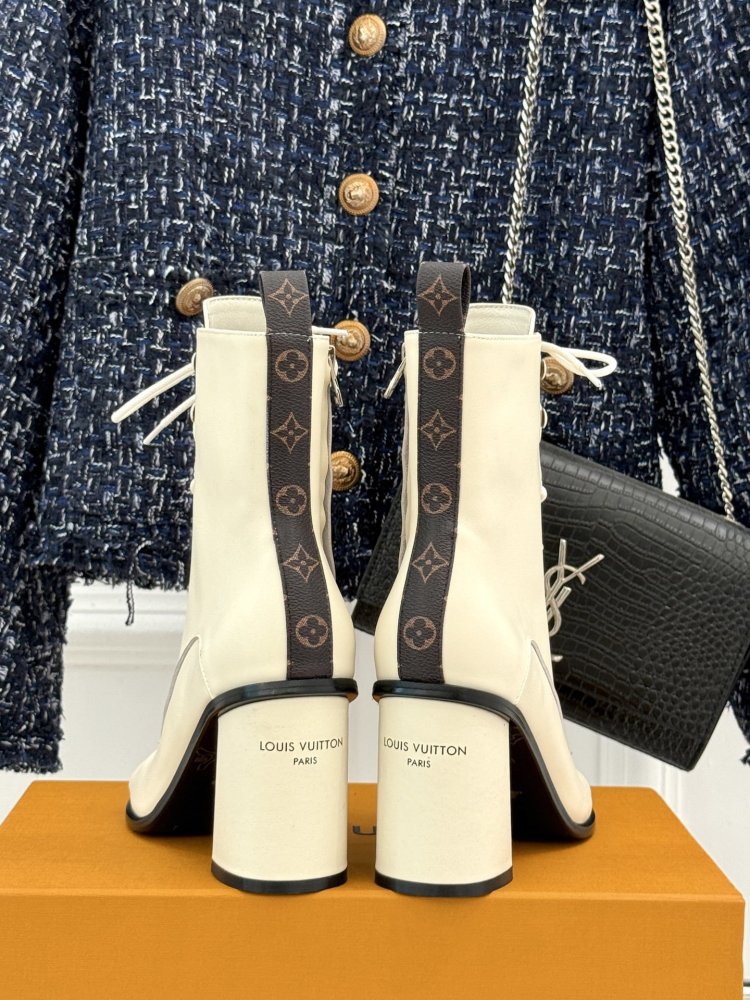 Ботинки женские фото 8