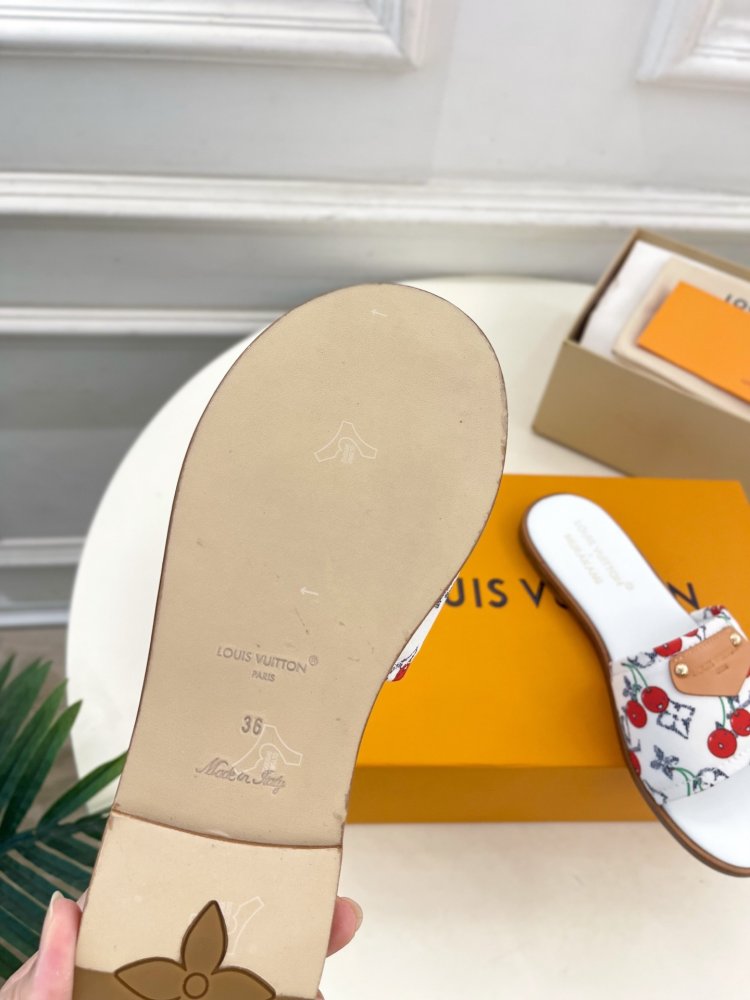 Шлепанцы женские фото 9