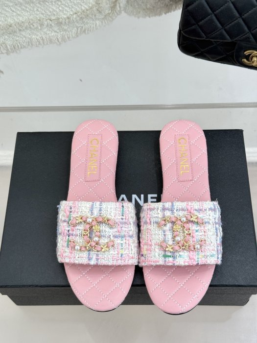 Шлепанцы женские фото 4