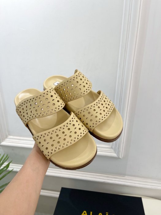 Шлепанцы женские фото 5