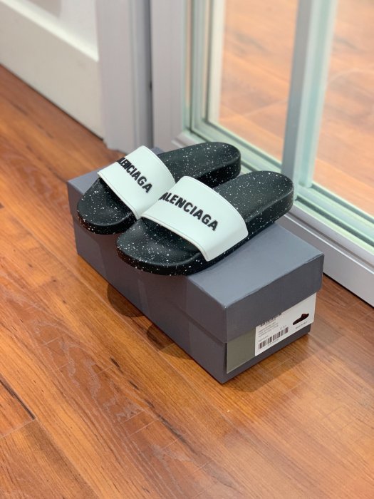 Шлепанцы фото 5