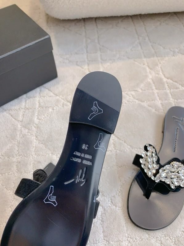 Шльопанці фото 5