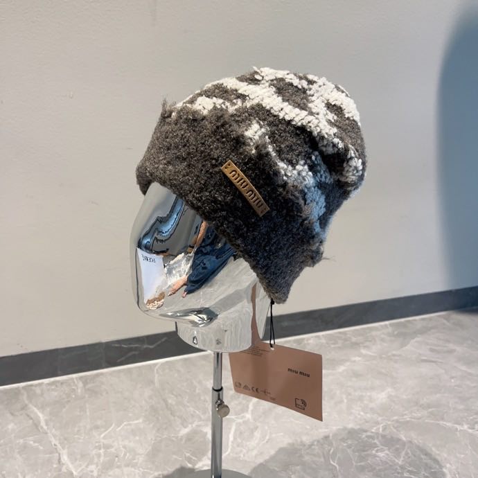 Зимняя шерстяная шапка