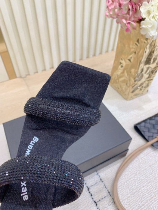 Босоножки фото 4