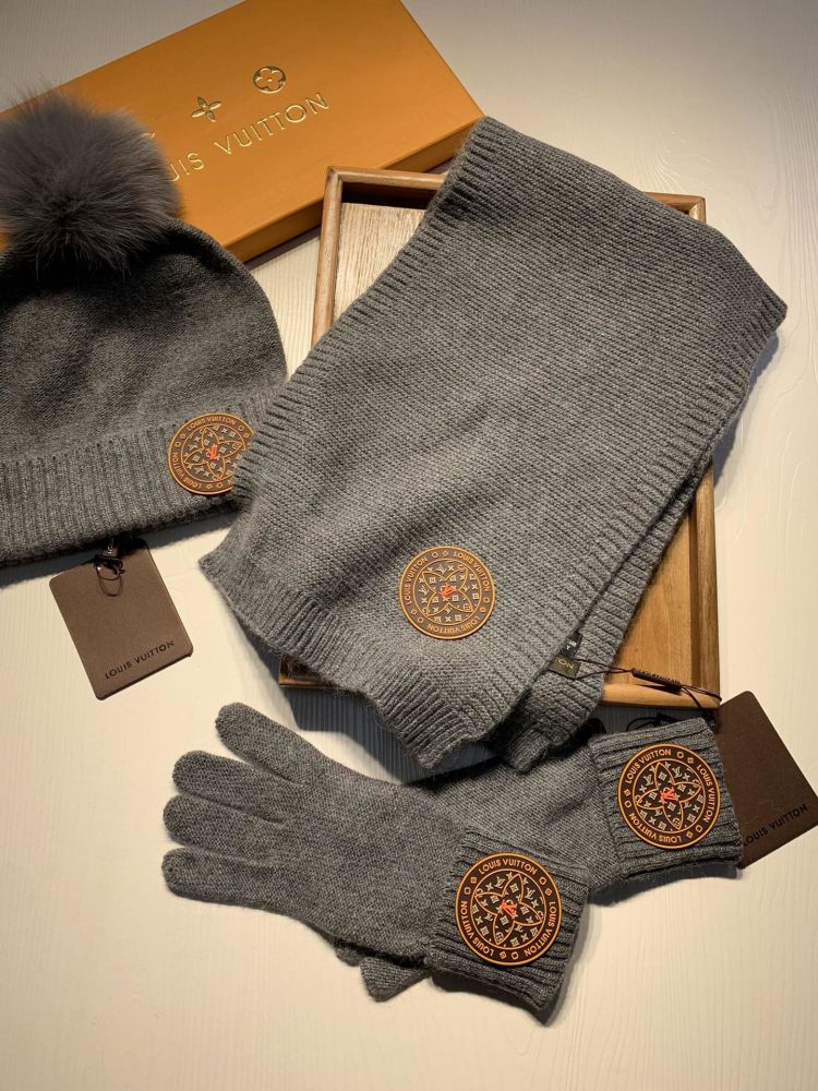 Woolen set a cap, gloves and scarf фото 3